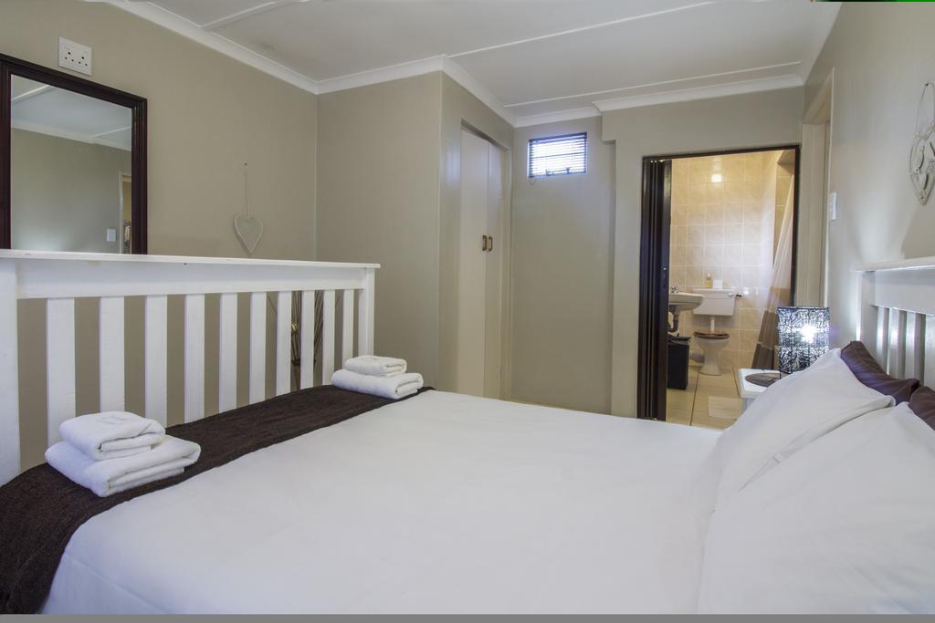 Madiolyn Apartment Jeffreys Bay Bagian luar foto