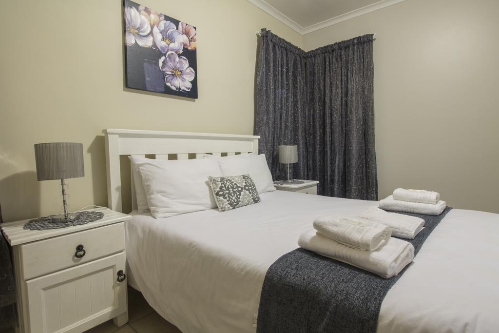 Madiolyn Apartment Jeffreys Bay Bagian luar foto