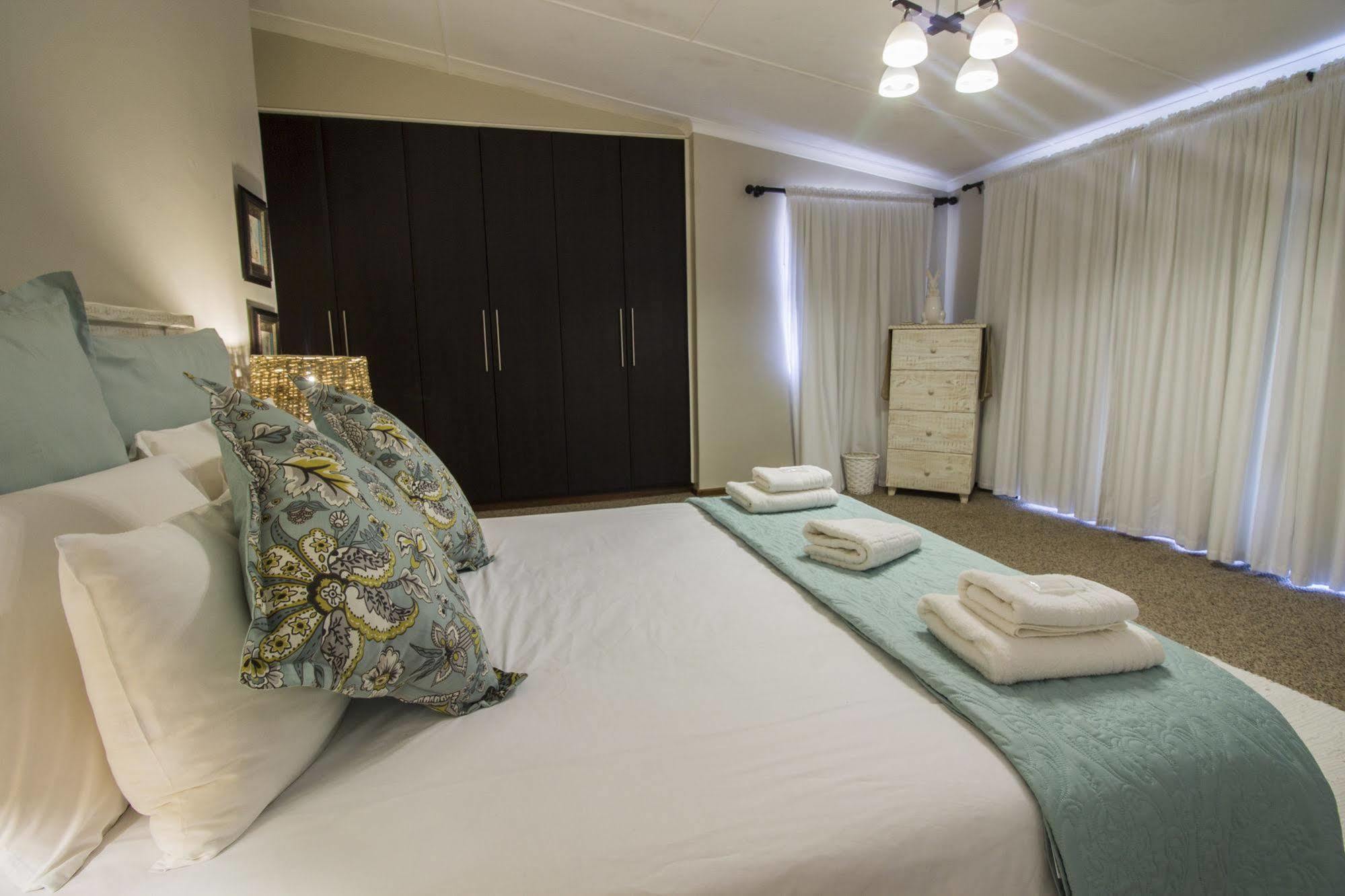 Madiolyn Apartment Jeffreys Bay Bagian luar foto